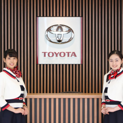 レセプションスタッフの夏制服が新しくなりました