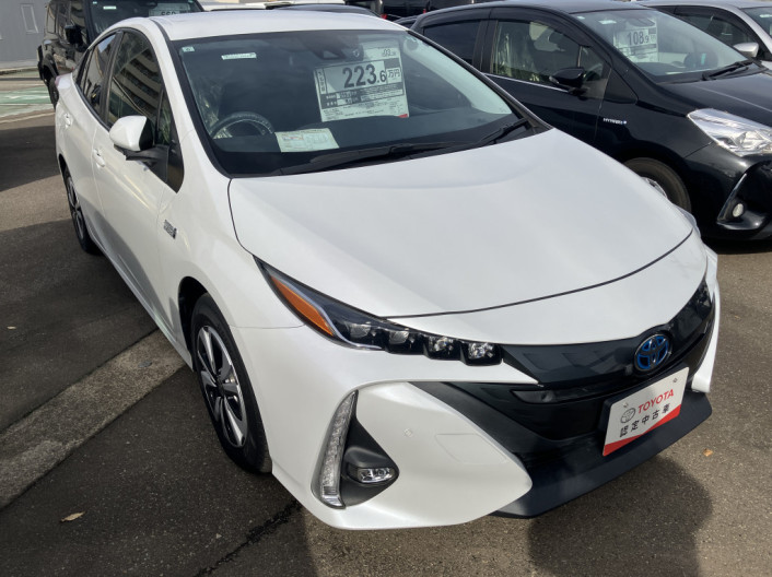 U-Car金沢御影店 中古車情報★プリウスPHV 入荷しました★