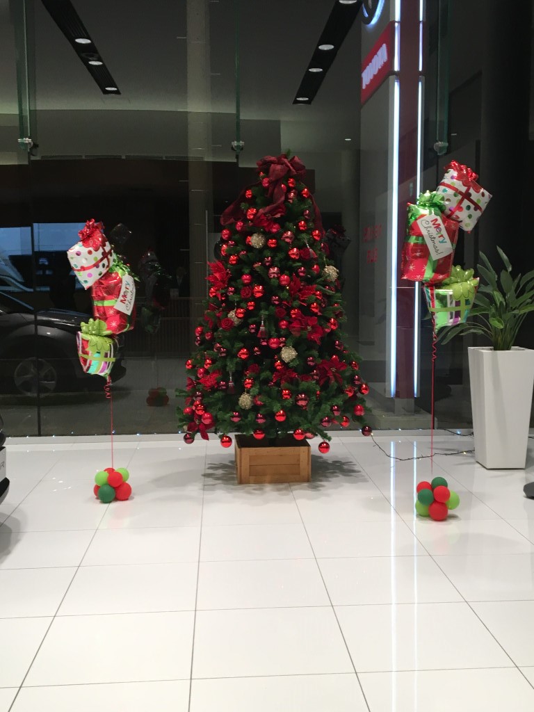 クリスマスツリーが届きました 白山店 石川トヨタ自動車株式会社 公式webサイト お知らせ