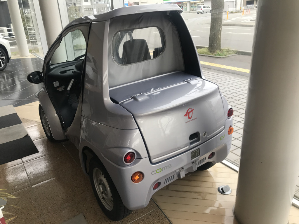 トヨタの超小型電気自動車 Coms コムス ってご存じですか U Car金沢御影店 石川トヨタ自動車株式会社 公式webサイト お知らせ